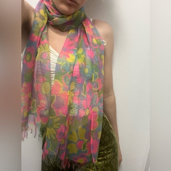 Vintage hippie floral scarf with neon colors - Picture 8 of 10